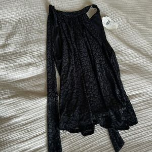 NWT TIE NECK BLACK VELVET LEOPARD TOP